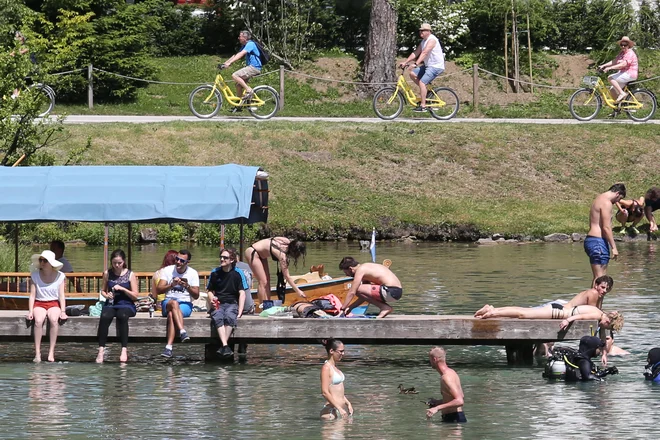 Nad obiskom in nočitvami se na Bledu ne morejo pritoževati. FOTO: Tomi Lombar/Delo