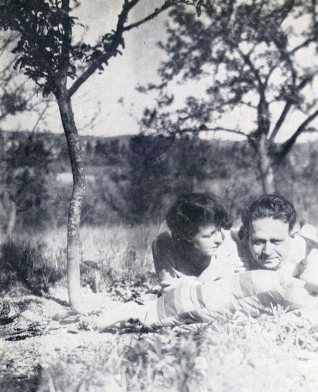Tucholsky in Lisa Matthias leta 1929 na počitnicah na Švedskem Foto wikipedija