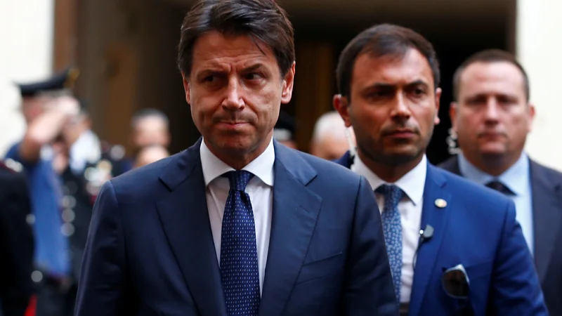 Fotografija: Večina analitikov pričakuje, da bo Giuseppe Conte danes napovedal odstop. Foto Reuters