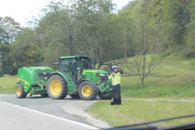 "Policist" v akciji. Foto Blaž Močnik/Delo