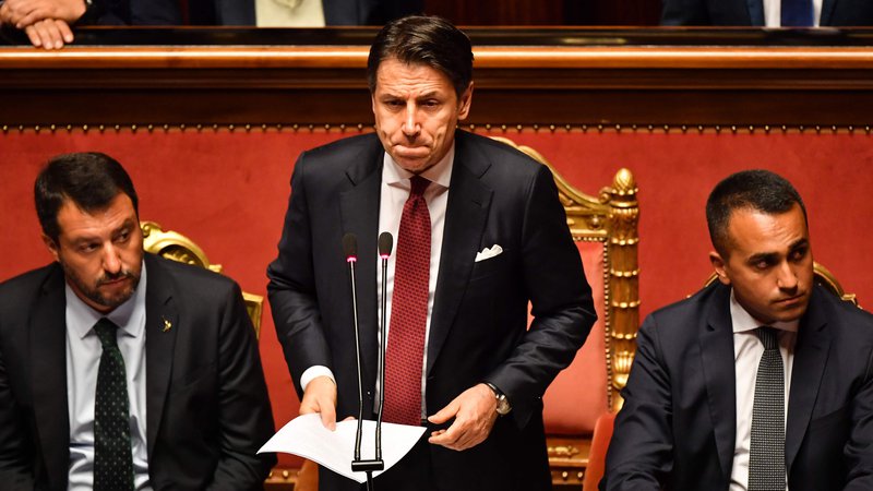 Fotografija: Italijanski premier Giuseppe Conte je med govorom v senatu ostro napadel voditelja Lige Mattea Salvinija in mu pripisal krivdo za vladno krizo. Foto Afp