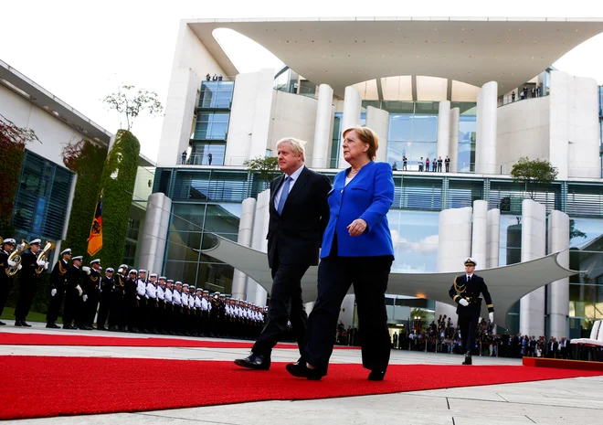 Boris Johnson je za prvi obisk v tujini izbral Berlin. Foto: Reuters