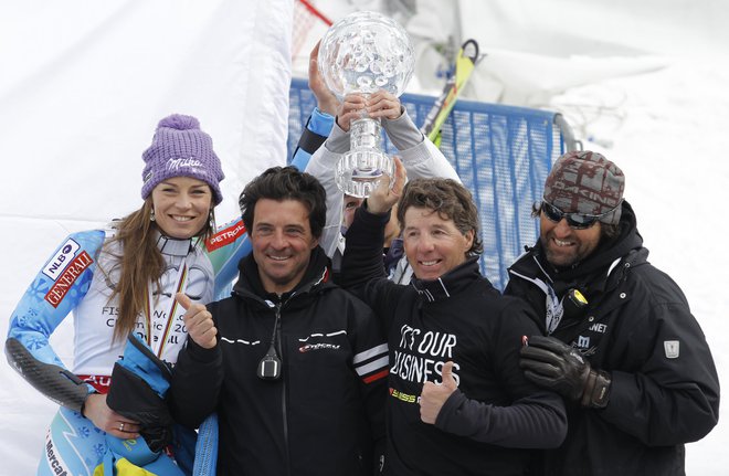 Tina Maze in njena ekipa v rekordni sezoni 2012/2013. FOTO: Tomi Lombar/Delo