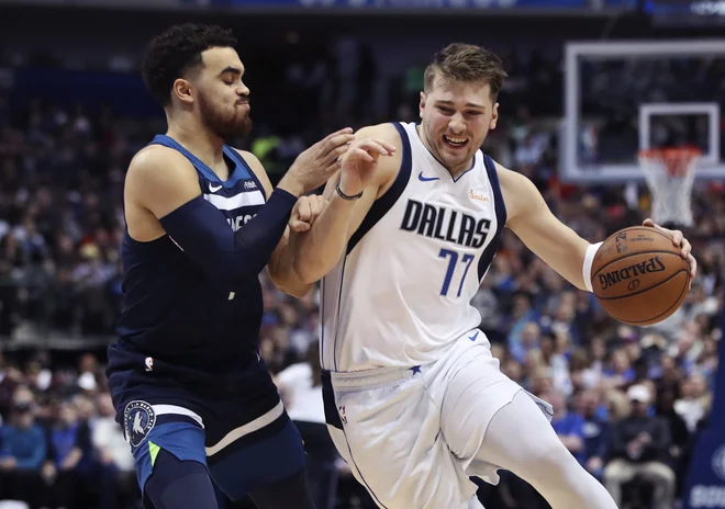 Luka Dončić je bil soglasno izbran za novinca leta v ligi NBA. FOTO: Reuters