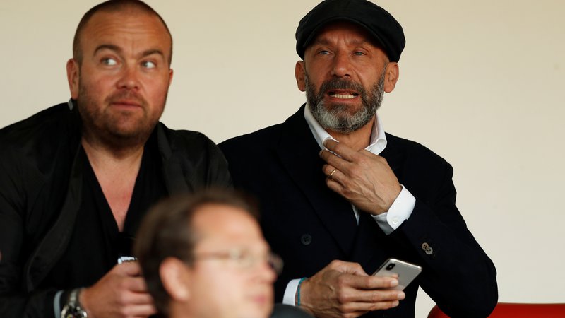 Fotografija: Gianluca Vialli (desno) se v nogometno družino vrača v vlogi funkcionarja. FOTO: Reuters