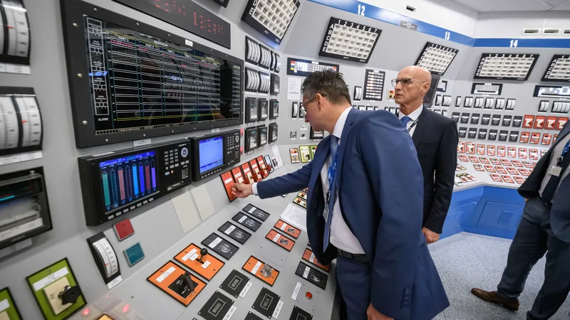Fotografija: Marjan Šarec je potrebo po postavitvi drugega bloka krške nuklearke omenil ob včerajšnjem obisku v Krškem. FOTO: Gen energija