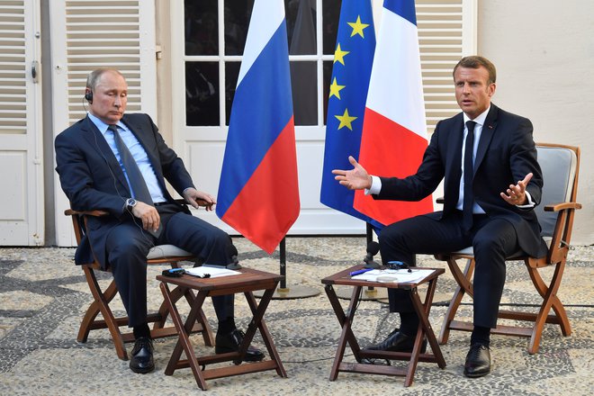 Macron in Trump sta se strinjala o tem, da je treba Rusijo spet povabiti v G7. FOTO: Pool New/Reuters