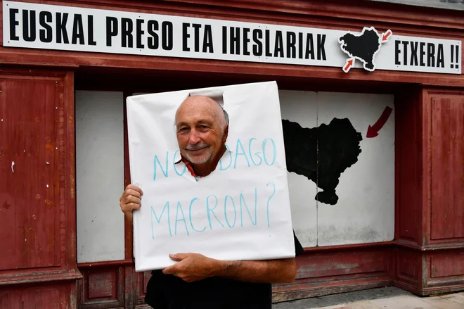 Srečanje voditeljev G7 spremljajo protesti. FOTO: Georges Gobet/Afp