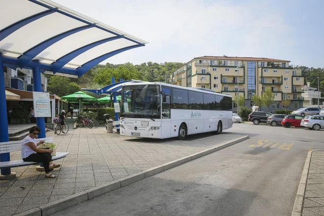 Avtobusna postaja Lucija. FOTO: Jože Suhadolnik/Delo