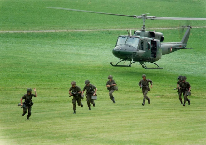 Avstrijska vojska hoče več denarja. FOTO: Harald Minich