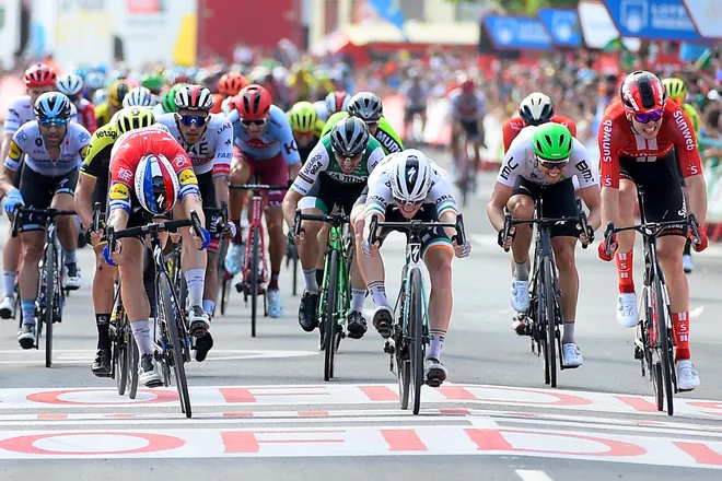 &nbsp;Fabio Jakobsen je po fotofinišu premagal Bennetta. Foto: AFP