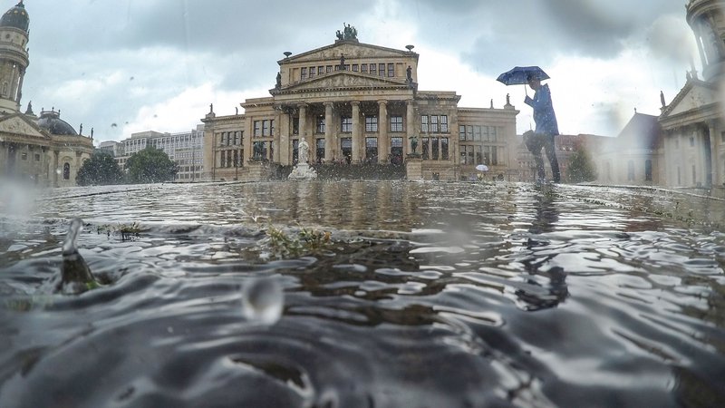 Fotografija: Nad nemškim gospodarstvom je vse več temnih oblakov, po industriji so zdaj v težavah še ponudniki storitev, ugotavlja berlinski inštitut DIW. AFP