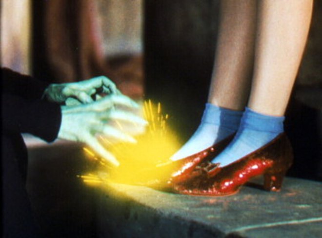 Čudežni čeveljci, ki so v filmu postali rdeči. FOTO: MGM