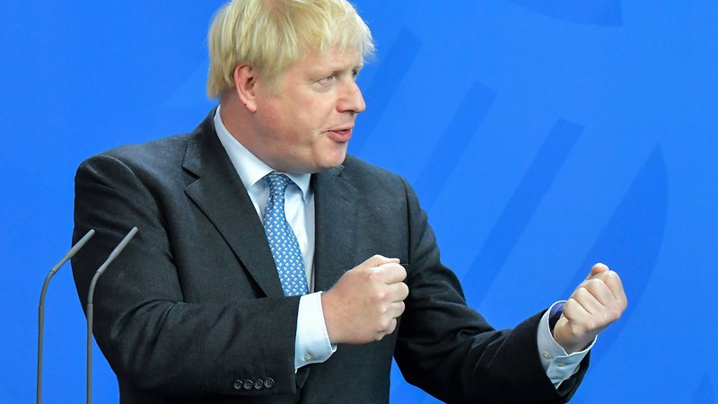 Fotografija: Britanski premier Boris Johnson je v bitki s kvadraturo kroga glede irskega varovala. FOTO: Tobias Schwarz/AFP