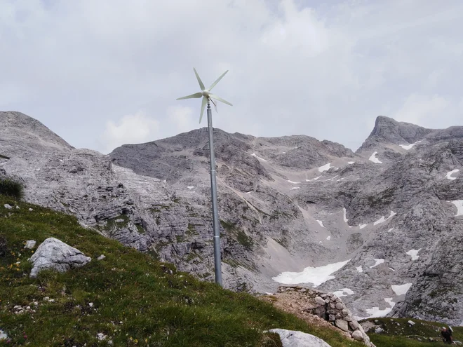 Gre za trajnostni projekt, s katerim skušajo izboljšati trajnostnost gorskih zatočišč z uvajanjem obnovljivih virov energije, izboljšano učinkovitostjo in izolacijo. FOTO: Valentin Rezar