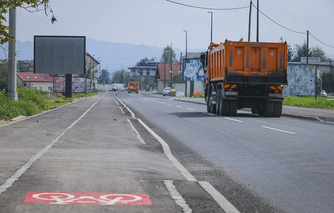 Dostopi na Litijsko cesto menda niso previsoki. FOTO: Jože Suhadolnik/Delo