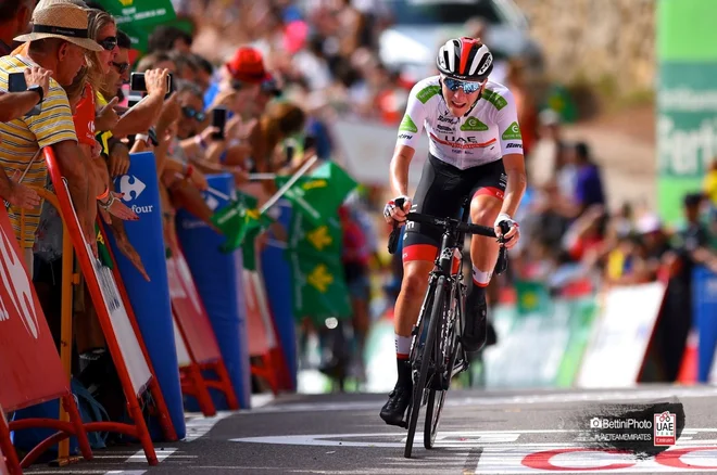 Tadej Pogačar je napadel v zadnjem kilometru 6. etape Vuelte. FOTO: Bettini/UAE Emirates