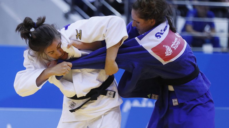 Fotografija: Klara Apotekar (desno) se bo na svetovnem prvenstvu v Tokiu borila za bronasto kolajno. FOTO: Reuters