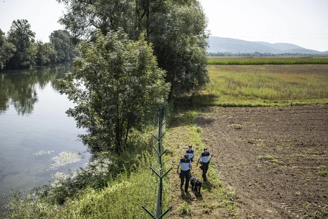 Kolpa je v zadnjem času vzela več življenj prebežnikov, ki so utonili med njenim prestopanjem. FOTO: Voranc Vogel/Delo