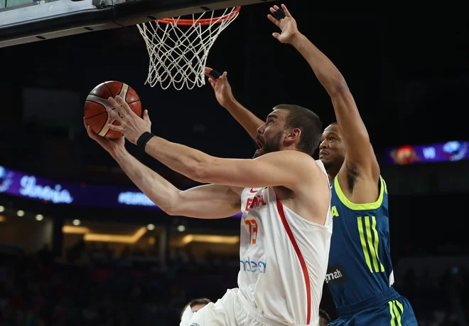 Marc Gasol bo četrtič zapored igral na SP, Anthony Randolph (v ozadju) in drugi zlati junaki zadnjega EP bodo dogajanje spremljali od doma. FOTO: Reuters