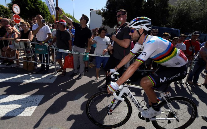 Alejandro Valverde je stalno v središču pozornosti. Foto: AFP