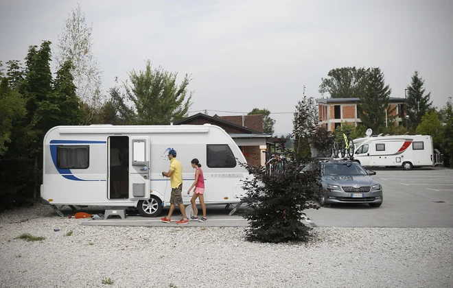 Počivališče Vrbinc na Peruzzijevi je blizu avtocestnega priključka. FOTO: Blaž Samec/Delo