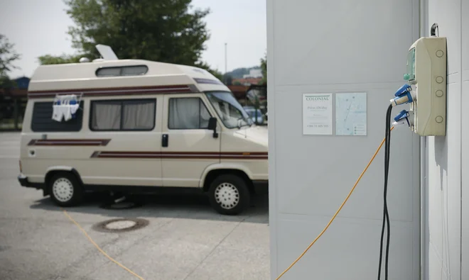 Colonial na Parmovi ima samo električni priključek. FOTO: Blaž Samec/Delo