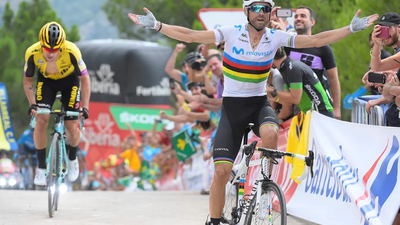 Fotografija: Le Alejandro Valverde (desno) je bil v zadnjih metrih 7. etape premočen za Primoža Rogliča. Foto AFP
