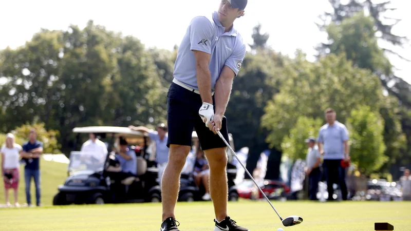 Fotografija: Anže Kopitar, kapetan moštva Los Angeles Kings, na dobrodelnem golf turnirju na Bledu. FOTO: Roman Šipić/Delo