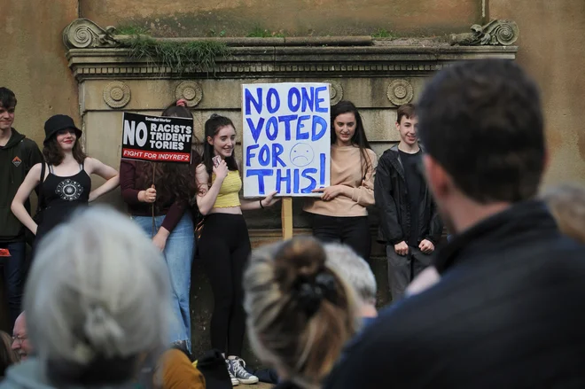"Nihče ni glasov za to".FOTO: Andy Buchanan/AFP