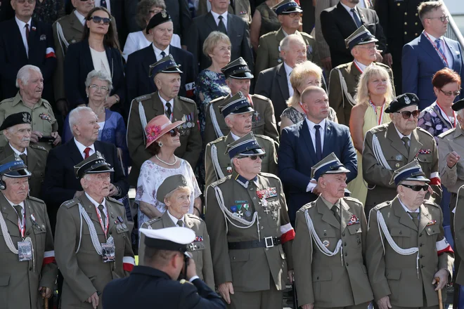 Pričakovali so tudi ameriškega predsednika <strong>Donalda Trumpa</strong> in prvo damo <strong>Melanio</strong>, a na staro celino nista prišla, saj je Trump obisk odpovedal zaradi orkana Dorian, ki se približuje Floridi. FOTO: Reuters