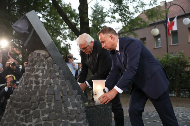 Nemški predsednik Frank-Walter Steinmeier in poljski predsednik Andrzej Duda.<strong> </strong>FOTO: Krzysztof Sitkowski/AFP
