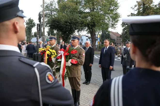 »Ne pozabimo, kaj nas krepi na obeh straneh Atlantika. Ohranimo, kar imamo skupnega v tem svetu hitrih sprememb in vse manj gotovosti,« je dejal Frank-Walter Steinmeier. FOTO: Alik Keplicz/AFP