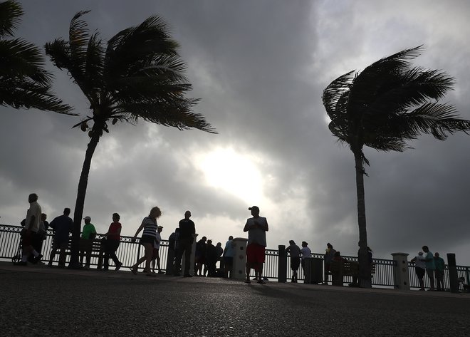 Plaža Vero na Floridi, kamor se približuje orkan. FOTO: Mark Wilson/Afp