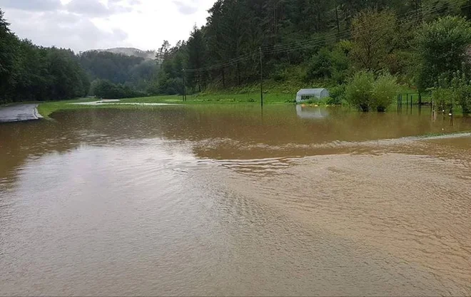 Posledice nalivov v Litiji oziroma Šmartnem pri Litiji. FOTO: Maruša Props/Facebook/Neurje.si