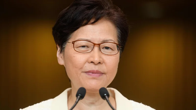 Fotografija: Carrie Lam je na današnji tiskovni konferenci zanikala, da bi ponudila svoj odstop. FOTO: Anthony Wallace/AFP