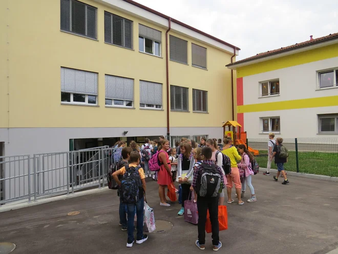 V šolskem prizidku je zdaj dovolj prostora za vse uka željne učence. Foto Bojan Rajšek