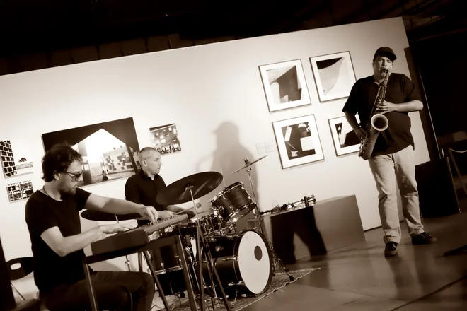 Jazz in arhitektura imata dolgo in ubrano razmerje. Foto Andrej Predin
