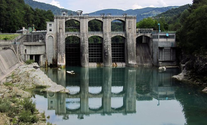 Hidroelektrarne v zadnjem času niso več priljubljene. FOTO: Blaž Samec/Delo