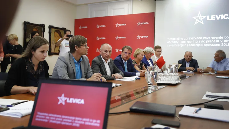 Fotografija: Minister Aleš Šabeder je po sestanku opozoril, številke se še ne ujemajo in treba je pripraviti natančne izračune ter dolgoročne projekcije. FOTO: Leon Vidic/Delo