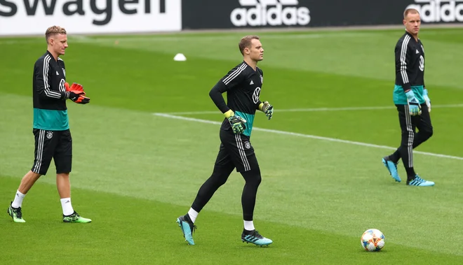 Nemški trojček vratarjev za št. 1, Bernd Leno (levo), Manuel Neuer in Marc-Andre Ter Stegen (desno). FOTO: AFP