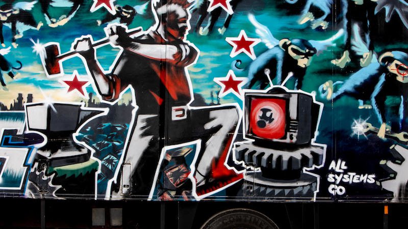 Fotografija: Banksyjev tovornjak iz leta 1988 je pripadal cirkusu in okusil kilometre na cestah Evrope in Južne Amerike. FOTO: Bonhams