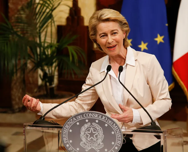 Ursula von der Leyen dela še zadnje kadrovske poteze. Zadnji kandidat za njeno ekipo je proevropski italijanski politik Paolo Gentiloni. FOTO: Ciro De Luca/Reuters