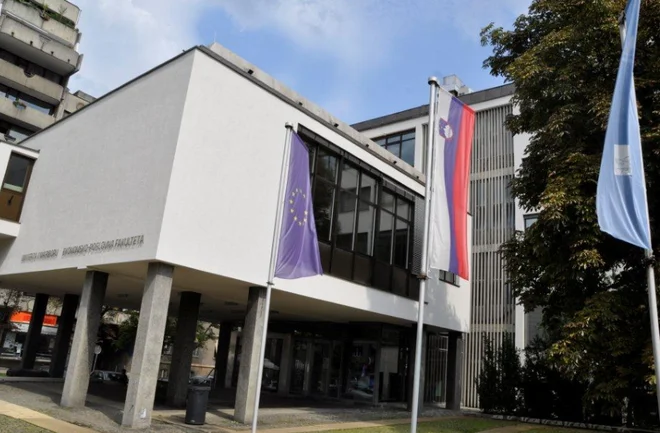 V preteklosti so na EPF že zaznavali težave določenih študentov. Na fakulteti so tudi zapleteni, napeti odnosi med zaposlenimi, vendar bodo storili vse, da zaščitijo zaposlene, je napovedal rektor mariborske univerze Zdravko Kačič. FOTO: Google Street View