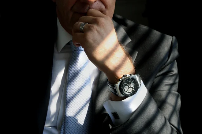 Zapleti z odpravninami in razrešitvami v državnih družbah imajo dolgo brado; če direktorji ne odidejo sporazumno, tudi tožijo.<br />
Foto: Jure Eržen