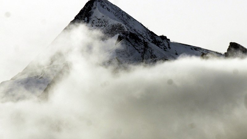 Fotografija: V Alpah se je povprečna temperatura v zadnjih 30 letih dvignila za okoli tri stopinje Celzija. FOTO: Michael Dalder/Reuters