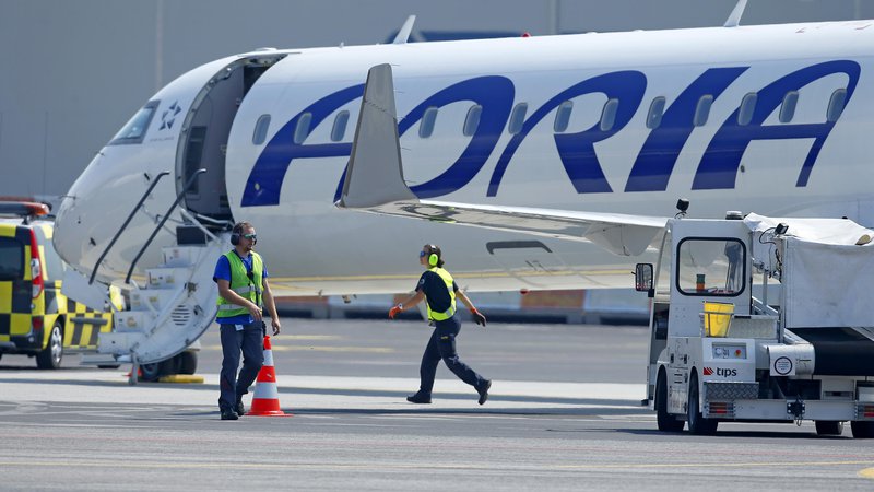 Fotografija: Vodstvo Adrie Airways in Sindikat prometnih pilotov Slovenije sta dosegla sporazum, da napovedane stavke ne bo, so sporočili iz letalskega prevoznika. Foto Matej Družnik