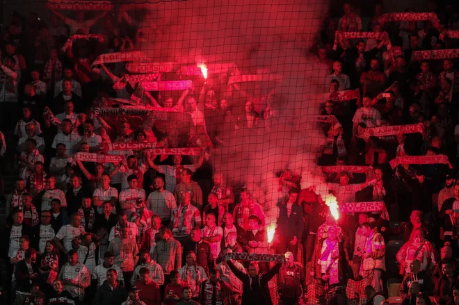 V Stožicah je goste spremljalo kar 2000 glasnih navijačev. FOTO: Uroš Hočevar/Delo