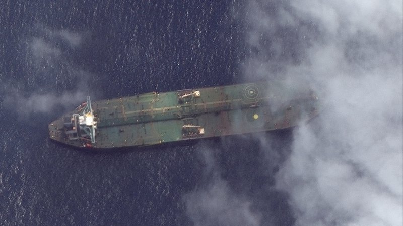 Fotografija: Satelitsko fotografijo tankerja, domnevno pred obalo Tartusa v Siriji, je danes objavilo ameriško podjetje Maxar Technologies. FOTO: ©2019 Maxar Technologies/Reuters
