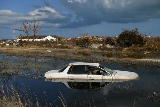 Bahamske oblasti opozarjajo, da se bo število žrtev najverjetneje bistveno povečalo. FOTO: Loren Elliott/Reuters